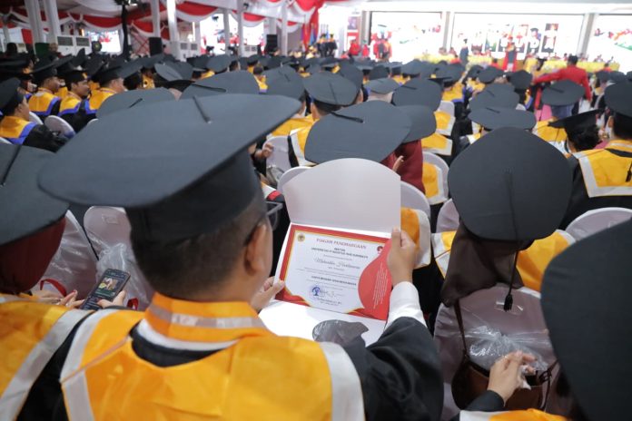 Wisuda Untag Surabaya