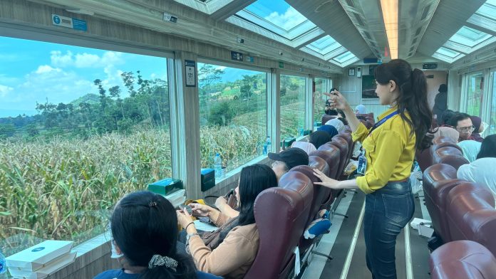 Kereta Panoramic