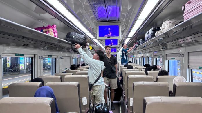 Moda Transportasi Kereta Api