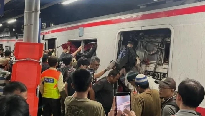 Tabrakan kereta di Bekasi