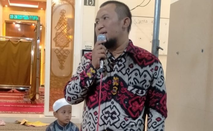 Pria di Surabaya