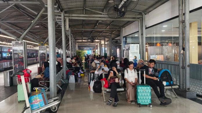 Nobar Piala Dunia di Stasiun