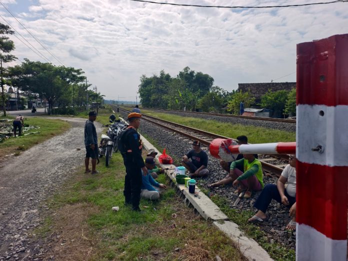 Bahaya Bermain di Jalur Kereta