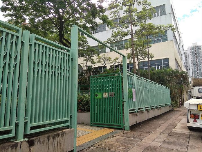 Mall di Surabaya Pasang Pagar Tinggi