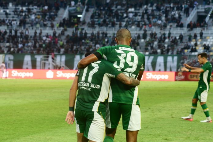 Persebaya Berbagi Poin