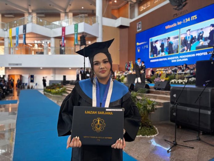 Wisudawan Termuda ITS