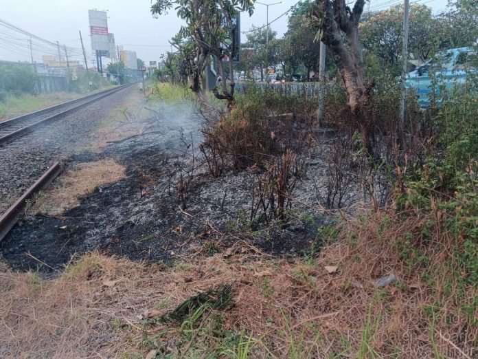 Kebakaran di Dekat Jalur KA